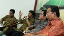 Direktur Eksekutif Refor Miners Institute Pri Agung Rakhmanto (kedua kiri)  menjadi narasumber pada Diskusi "Revisi UU Migas" di Press room DPR, Kompleks Parlemen Senayan, Jakarta, Selasa (17/3/2015).(Liputan6.com/Andrian M Tunay)