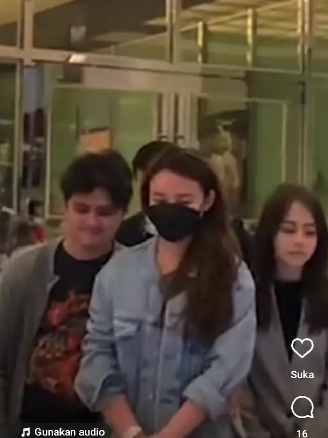 Potret akrab Aliando Syarief dan Amanda Manopo saat syukuran film Indigo (Foto: Instagram hitmakestudios/mandaskatic.id_new)