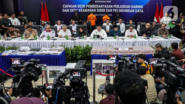 Bersama Sejumlah Menteri, Menko Polkam Budi Gunawan Tunjukkan Tumpukan Uang Hasil Operasi Pemberantasan Judi Online