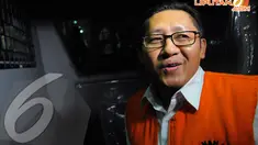 Anas Urbaningrum jalani pemeriksaan di gedung KPK Jakarta pada hari Jumat (11/4/2014) (Liputan6.com/Faisal R Syam).