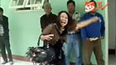 Kecewa putusan hakim, dua orang ibu mendatangi Kantor Kejari dan PN Padang Sidempuan, Sumut. Keduanya keberatan dengan putusan hakim yang menjatuhkan vonis empat tahun terhadap terdakwa yang telah berbuat asusila kepada putrinya. 