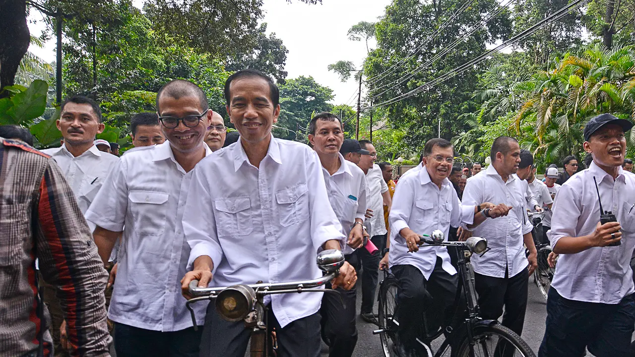 Jokowi-JK Bersepeda