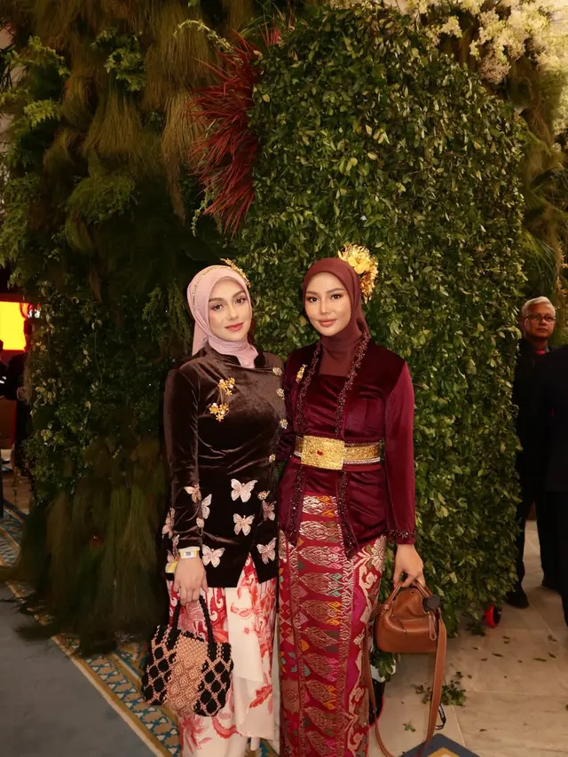 Adu Gaya Celine Evangelista dan Dara Arafah Hadiri HUT RI di Istana Merdeka, Sama-sama Pakai Kebaya Beludru Hijab