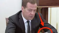 PM Rusia Kepergok Pakai Apple Watch