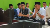 Bakal Calon Bupati (Cabup) Majalengka Eman Suherman dinilai sebagai pemimpin yang religius. Hal tersebut seperti disampaikan oleh Ketua Juru Kunci Makam Syeikh Syarif Arifin dan Buyut Nyata, Yaya Diharya. (Ist)