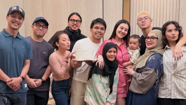 Ulang tahun Aaliyah Massaid di rayakan bersama keluarga. [@rezaartameviaofficial]