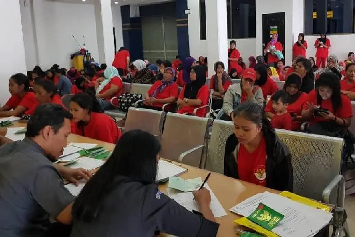 Pemulangan 404 TKI kelompok rentan dari Malaysia  (sumber: Kementerian Luar Negeri RI)