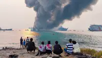 Kebakaran melanda Kapal Motor Penyeberangan (KMP) Batumandi di perairan Selat Sunda, Selasa (20/10/2026) sore.