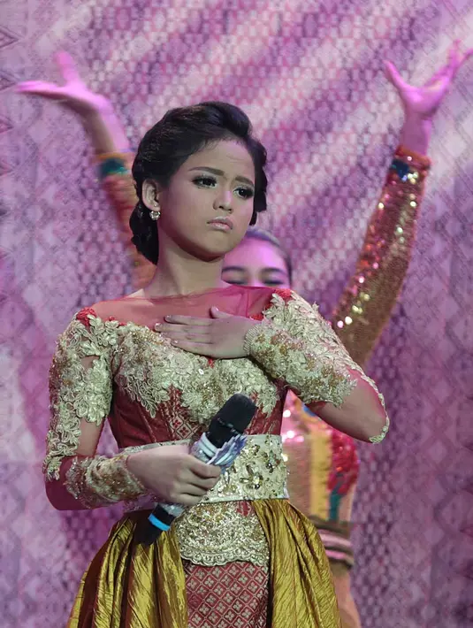 "Yang kedua dia bermain dengan karakternya sendiri, sesuai karakter suaranya. Permainan dari lagu melayu yang dibawakan Iyeth sangat berbeda pembawaannya, jadi putri menyesuaikan dengan pembawaannya sendiri," tambah Inul. (Deki Prayoga/Bintang.com)