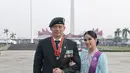 Kali ini, Annisa Yudhoyono kenakan kebaya biru dengan motif floral yang begitu playful. Paduan biru dan selendang ungu tampilkan pesona warna yang begitu beda dan terlihat menyegarkan. [Foto: Instagram/ Annisa Yudhoyono]