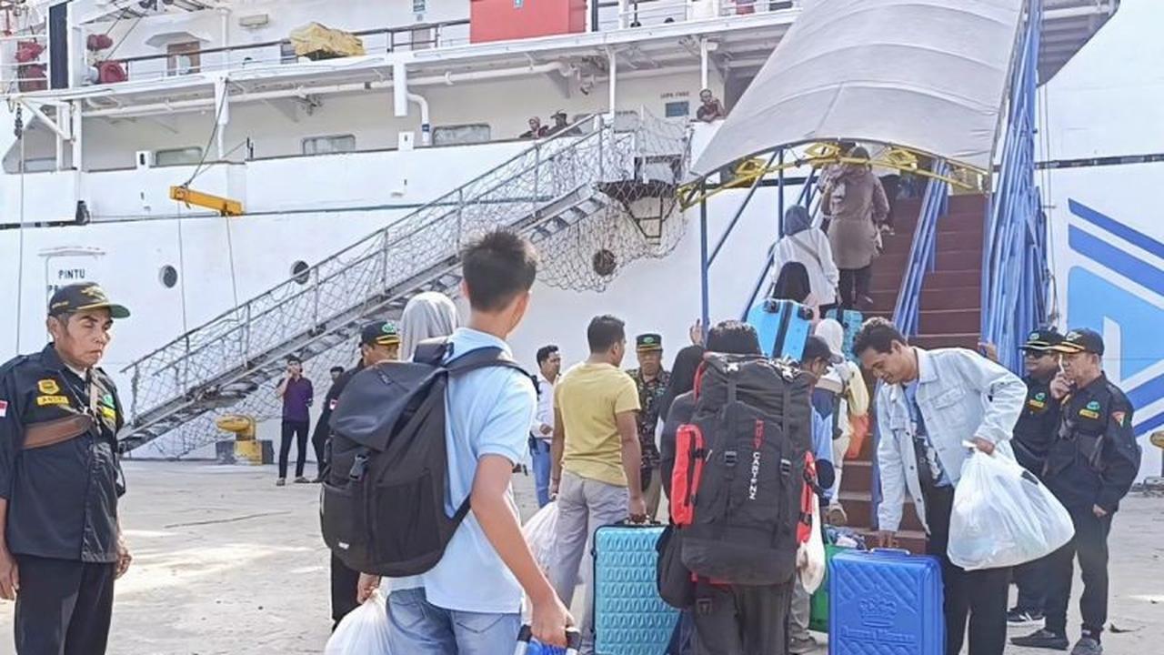 Fenomena Mudik Susulan di Pelabuhan Sampit: Ribuan Penumpang Masih Berangkat Pasca-Lebaran