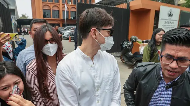 Audi Marissa dan Anthony Xie saat datang sidang bersama (credit: KapanLagi.com/Budy Santoso)