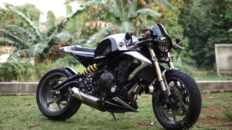 Lihat Modifikasi ER6 Caferacer yang Bikin Pangling. sumberfoto: Street Arts Custom