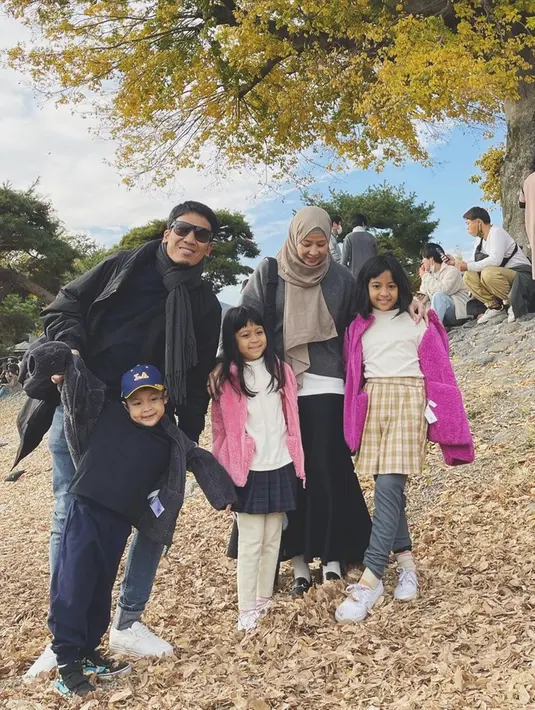 Selain sebagai momen quality time bersama keluarga, liburan tersebut juga menjadi perayaan ulang tahun Natasha Rizky. Pada 23 November kemarin, Natasha Rizky baru saja genap berusia 29 tahun.(Liputan6.com/IG/@natasharizkynew)