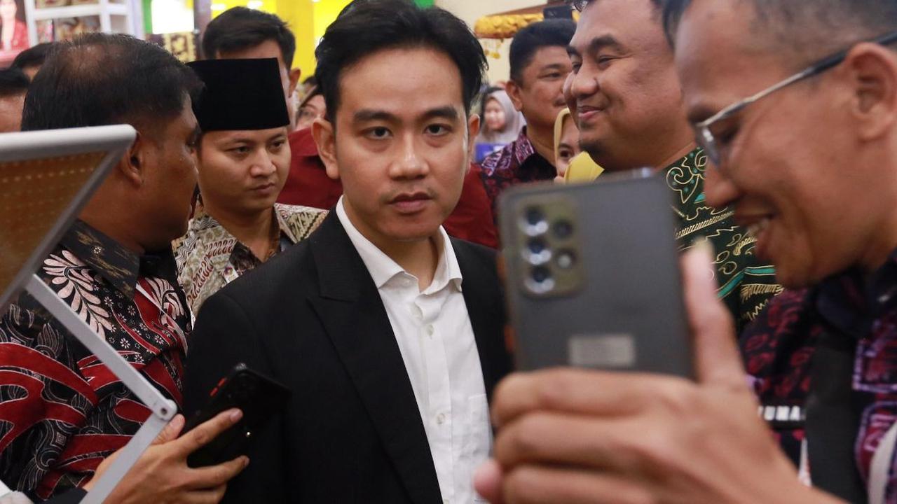 VIDEO: PDIP Keras Soroti Keputusan Gibran Baru Mundur "Yang Harus Mundur itu Menkominfo"