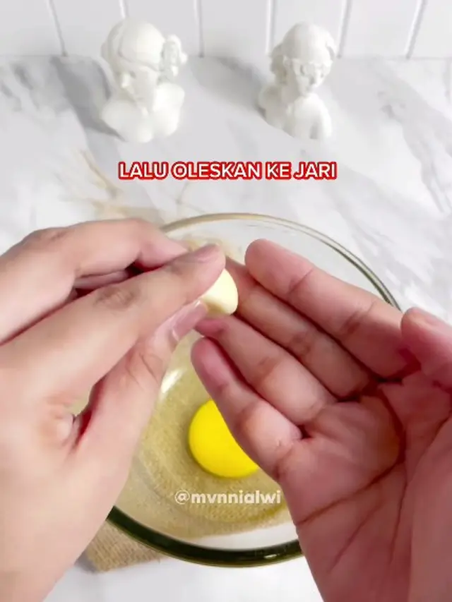 Hanya Pakai 1 Bahan Dapur, Ini Cara Pisahkan Putih dan Kuning Telur