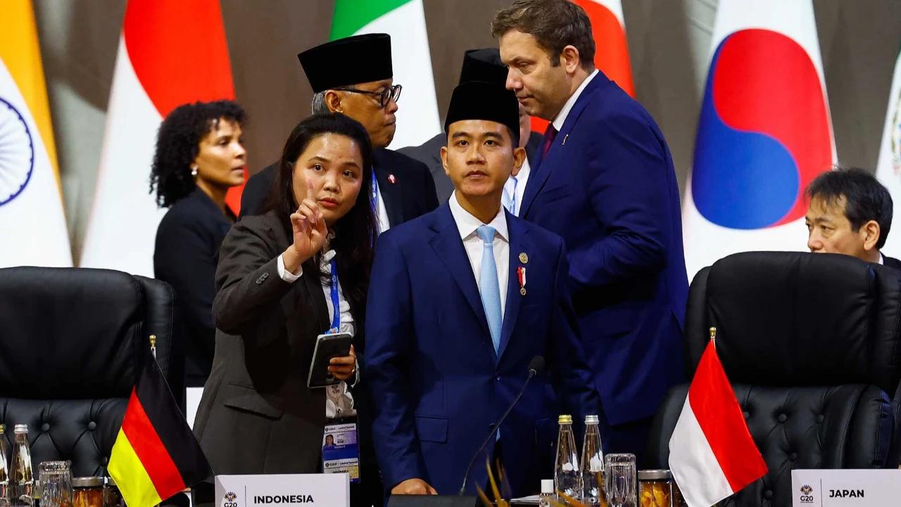 VIDEO: Satu Ruangan Tepuk Tangan, Wapres Gibran Jadi Sorotan Soal Bebas Visa di CEO Forum 2025 Afsel