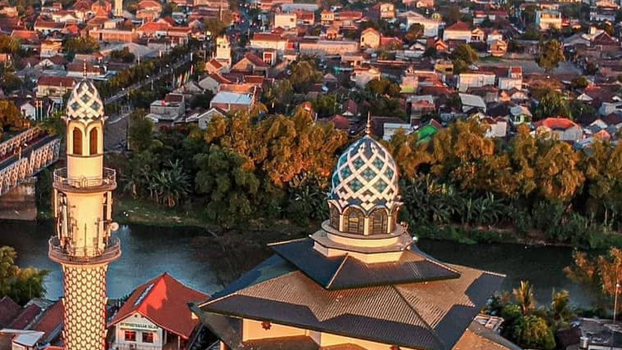 <b>8. Masjid Agung Kota Kediri</b>