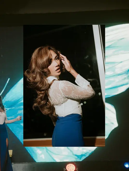 Tampilan Marion Jola makin mirip Rosalinda dengan rambut brunette yang ditata dengan big wave [@lalamarionmj]