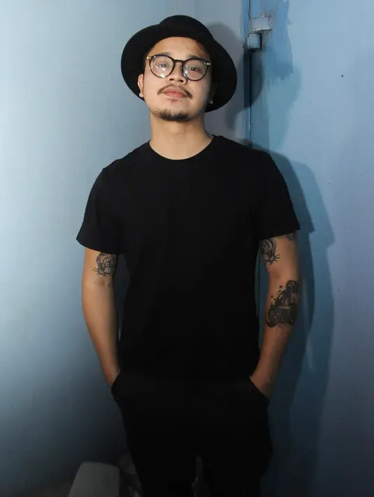 Derby merasa berhasil meluluhkan hati seorang wanita yang telah menjalin hubungan dengannya selama dua tahun. ia pun tak merasakan banyak perubahan, hanya saja menjadi lebih betah di rumah. (Nurwahyunan/Bintang.com)