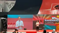 Presiden Joko Widodo (Jokowi)&nbsp;membuka&nbsp;Rakernas VI Projo yang digelar di Indonesia Arena, Gelora Bung Karno, Senayan, Sabtu (14/10/2023). (Liputan6.com/Delvira Hutabarat)