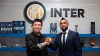 Arturo Vidal resmi bergabung dengan Inter Milan dan menandatangani kontrak berdurasi dua tahun. (dok. Inter Milan)