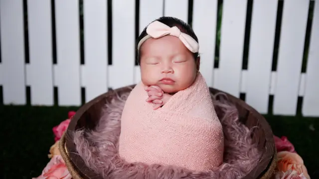 Ilustrasi bayi perempuan