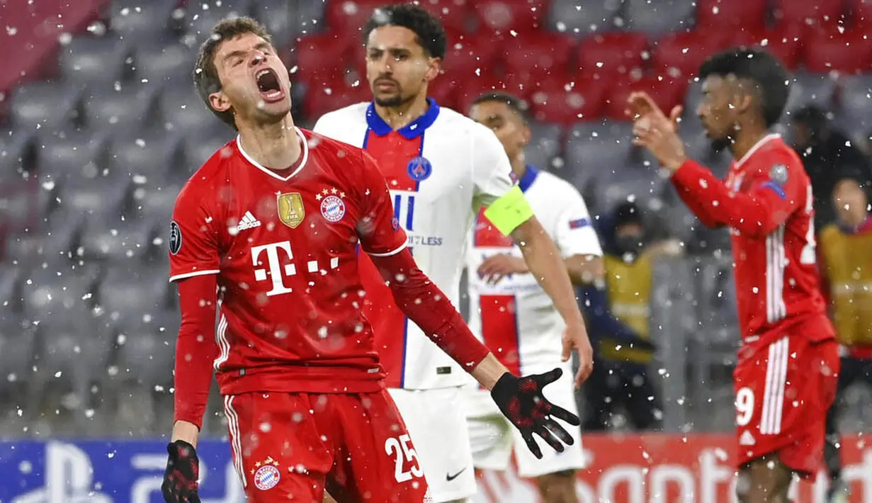 Penyerang Paris Saint-Germain (PSG), Kylian Mbappe, melakukan selebrasi usai mencetak gol ke gawang Bayern Munchen pada laga Liga Champions di Allianz Arena, Kamis (8/4/2021). PSG menang dengan skor 3-2. (AP Photo/Matthias Schrader)