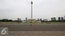 Suasana kawasan Monas, Jakarta, Kamis (31/3/2016). Rutinnya penertiban membuat kawasan Monas kini lebih tertata rapih dan bebas dari PKL. (Liputan6.com/Imamnuel Antonius)