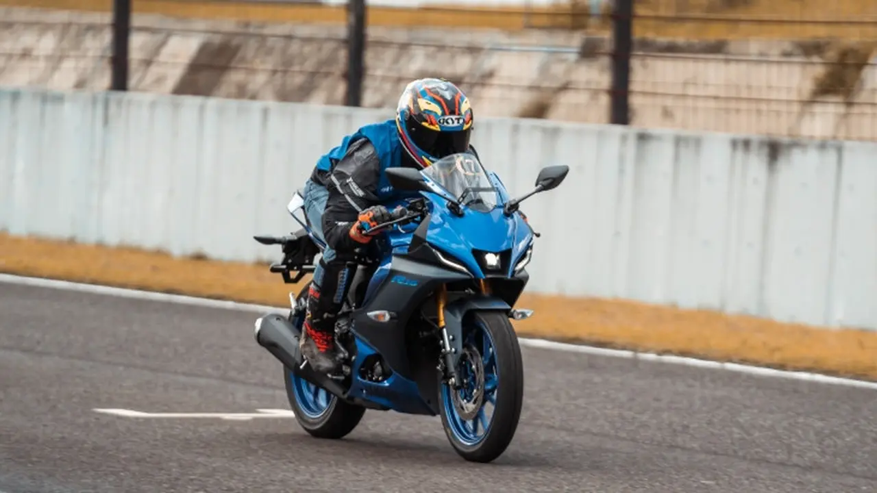 Yamaha R15