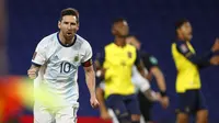 Pemain Argentina Lionel Messi merayakan mencetak gol pertama timnya selama pertandingan sepak bola kualifikasi melawan Ekuador untuk Piala Dunia FIFA Qatar 2022 di stadion Bombonera di Buenos Aires, Argentina, Kamis, 8 Oktober 2020. (Agustin Marcarian / P