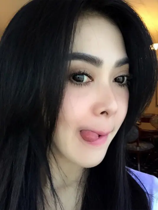 Tak hanya ucapan dan doa, Syahrini juga tidak lupa menyebutkan panggilan sayangnya untuk Dash. "Selamat ulang tahun My Sayang Jeff @dashberlin". (Via Instagram/@Princessyahrini)