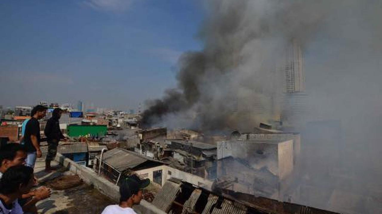 Ratusan rumah di Jembatan Besi, Tambora ludes dilalap api