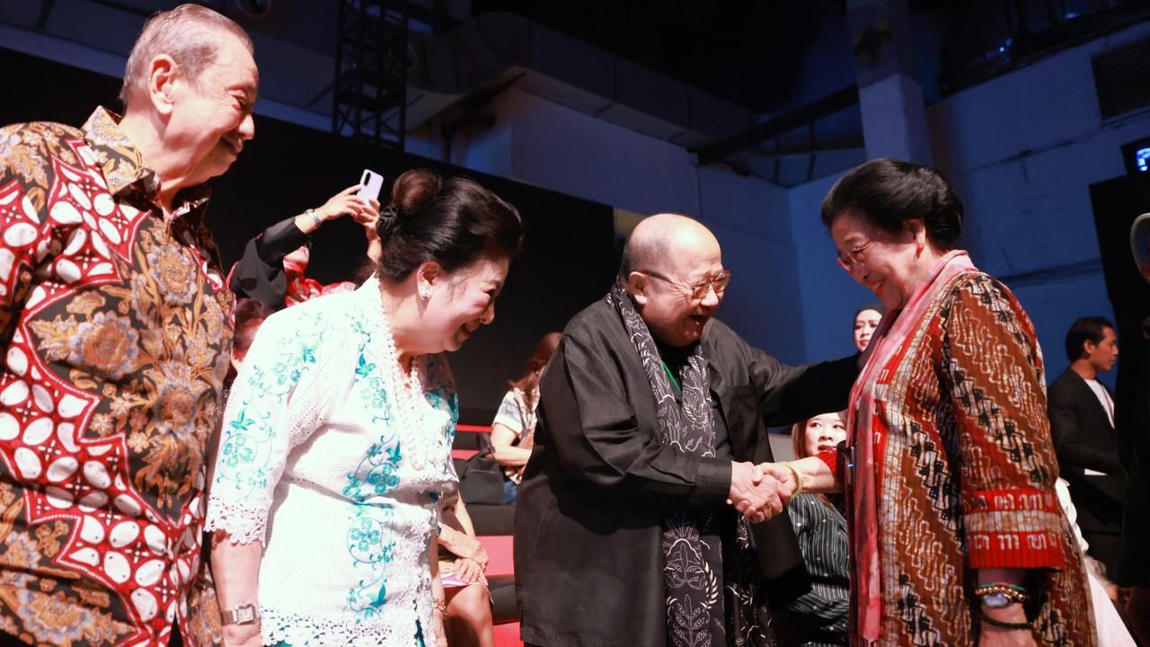 Dari Kebun Raya ke Catwalk: Batik Alam dan Inklusi Difabel Warnai PIFW 2025
