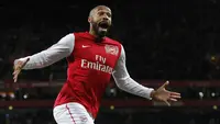 Thierry Henry menjalani masa keemasan bersama Arsenal pada tahun 1999 hingga 2007. Dirinya memutuskan untuk melanjutkan kariernya ke Barcelona dan MLS New York Red Bull. Pada 2012, Henry kembali menjalani debutnya di Arsenal dan mampu mencetak gol kemenangan. (Foto: AFP/Ian Kington)