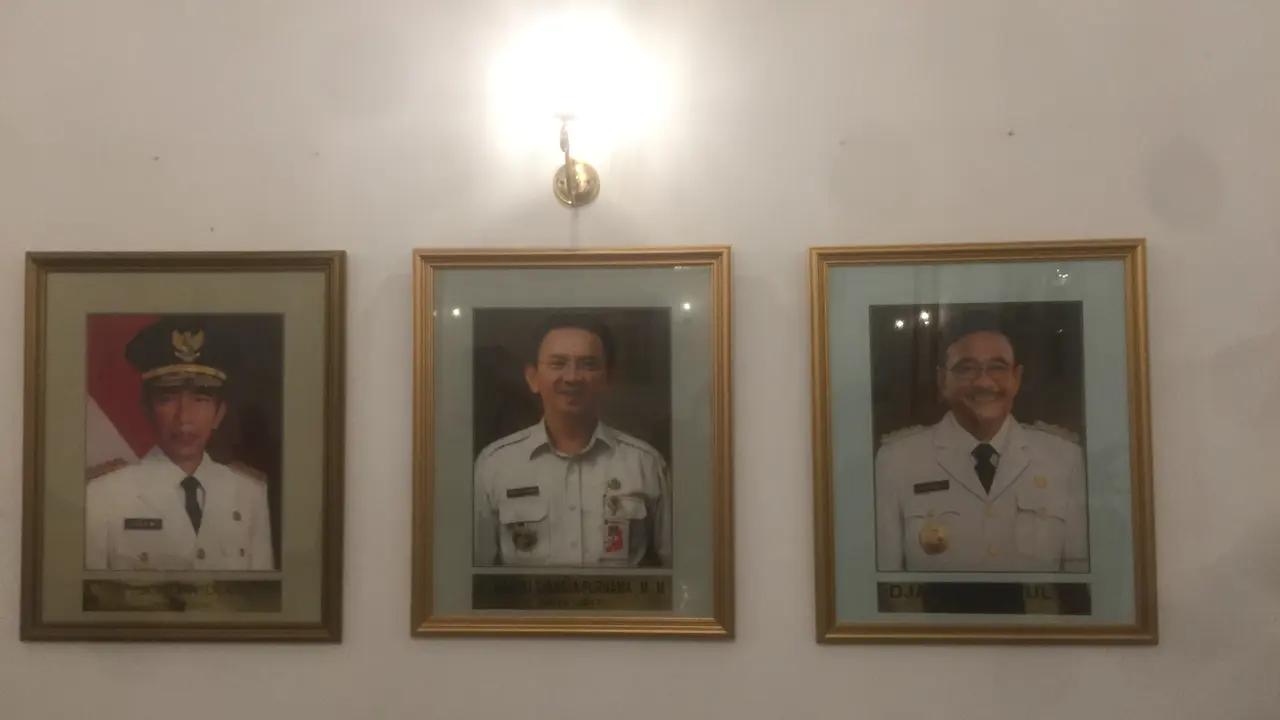 Foto Jokowi, Ahok, dan Djarot bersanding