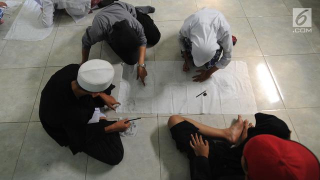 Antusiasme Murid SLB Belajar Keterampilan Membatik