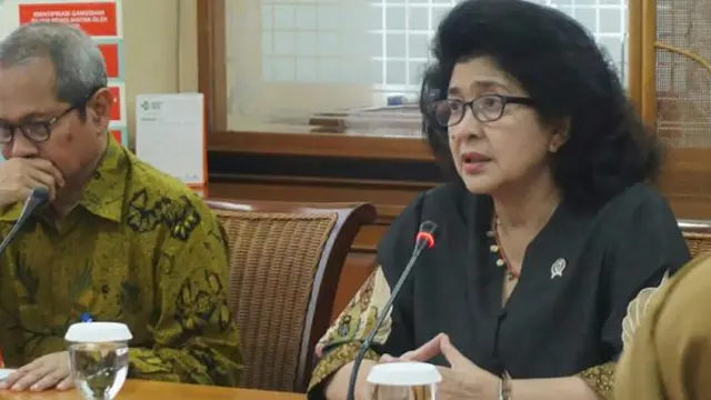 Menteri Kesehatan Nila Moeloek