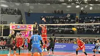 Surabaya Samator berhasil mengunci tempat ketiga grand final PLN Mobile Proliga 2025, setelah mengalahkan Palembang Bank Sumselbabel 3-1 di GOR Amongrogo, Yogyakarta, Minggu (11/5/2025).(Bola.com/Ana Dewi)