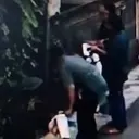 CCTV Rekam Aksi Pengamen Bakar Pagar Rumah Warga di Bekasi