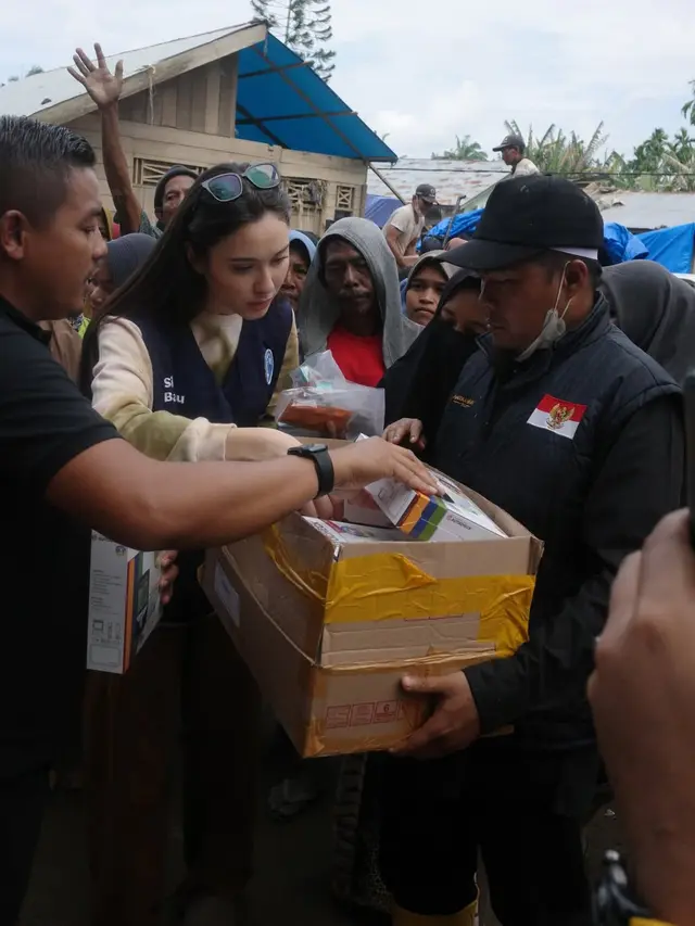 Tanpa Makeup, Yasmin Napper Pancarkan Inner Beauty Saat Kirim Bantuan untuk Bencana Sumatera Utara