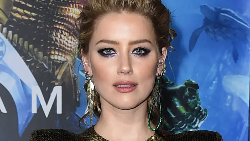 Amber Heard Pakai Gaun Seksi Menerawang di Pemutaran Film Aquaman