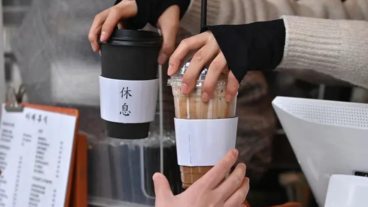 Kenapa Anak Muda Korea Hobi Menyeruput Ice Americano di Musim Panas Sampai Dingin? Ini Kata Survei