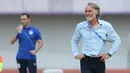 <p>Pelatih Dewa United, Jan Olde Riekerink saat melawan PSIS Semarang pada laga pekan ke-8 BRI Liga 1 2023/2024 di Stadion Indomilk Arena, Tangerang, Senin (14/8/2023). Dewa United kalah telak 1-4 dari PSIS Semarang. (Bola.com/M Iqbal Ichsan)</p>