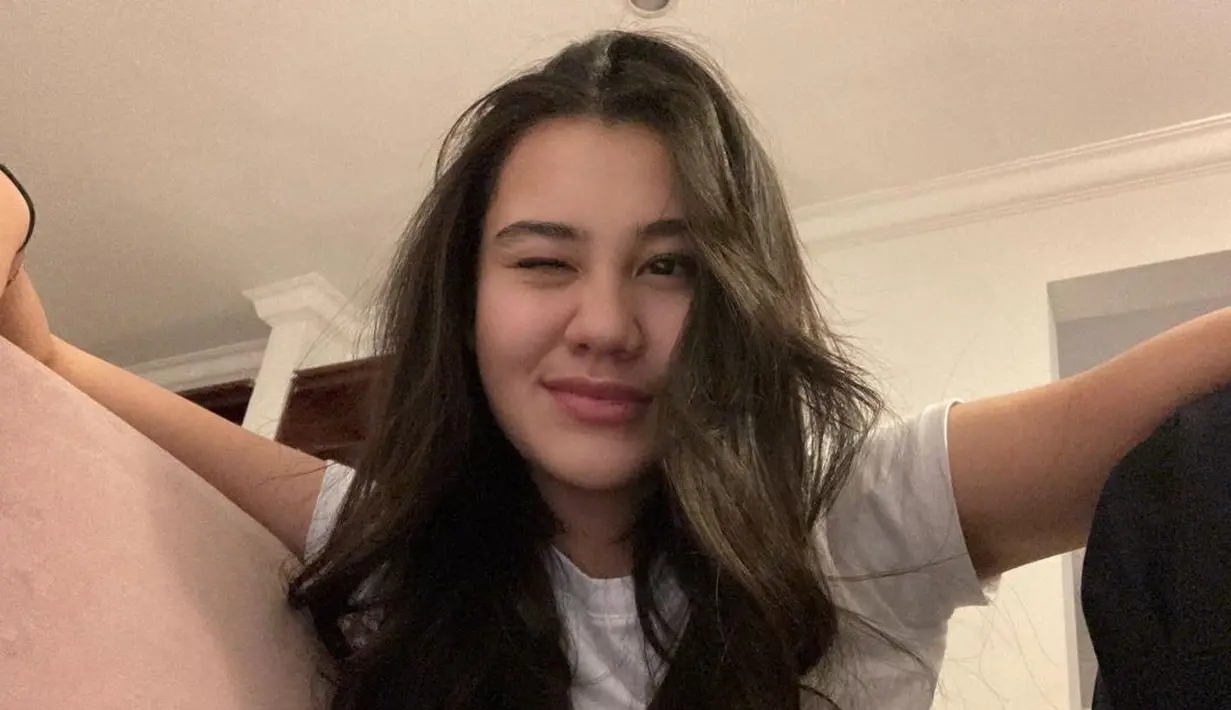 Mengenakan t-shirt putih dan celana hitam, Aaliyah Massaid tetap dipuji cantik oleh warganet [@aaliyah.massaid]