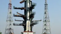 roket angkasa luar Geo-synchronus Satellite Launch Vehicle (GSLV) milik India yang digunakan untuk peluncuran 'satelit diplomasi Asia Selatan' (Indian Space Research Organisation)