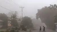 Langit Mendadak Gelap, Cerita Warga Flores Timur NTT Dihujani Pasir dan Kerikil Gunung Lewotobi