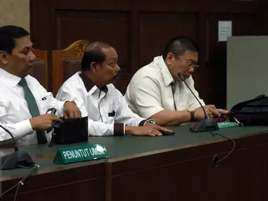 Jaksa penuntut umum ketika sidang praperadilan Jessica Kumala Wongso, tersangka dugaan pembunuhan Wayan Mirna Salihin, di PN Jakarta Pusat, Jakarta, Selasa (1/3). Hakim menolak seluruh permohonan yang diajukan pemohon Jessica. (Liputan6.com/Helmi Afandi)