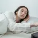 Suara alarm yang tiba-tiba ternyata bisa memicu lonjakan tekanan darah dan detak jantung yang dapat merusak mood Sahabat Fimela sepanjang hari, lho.  [Dok/Pexels.com/Miriam Alonso].