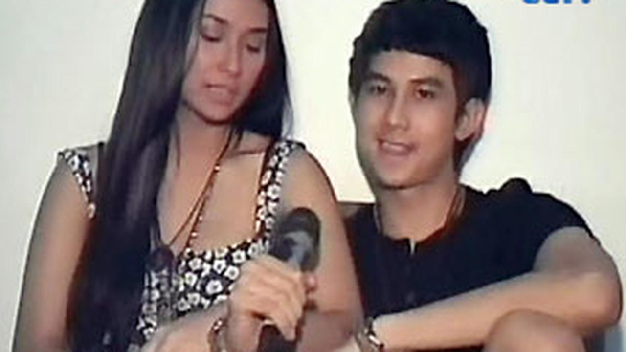 Fandy Christian-Uly Auliani Berlibur ke Singapura